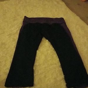 Tight fit yoga pants, cropped. Purple and black